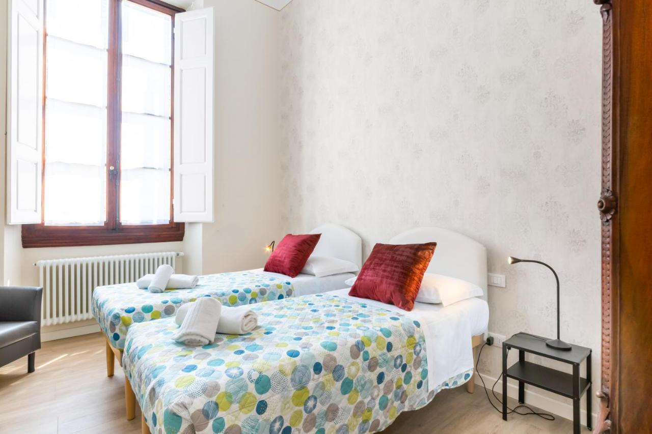 I Renai - Ponte Delle Grazie Modern Apartment Florenz
